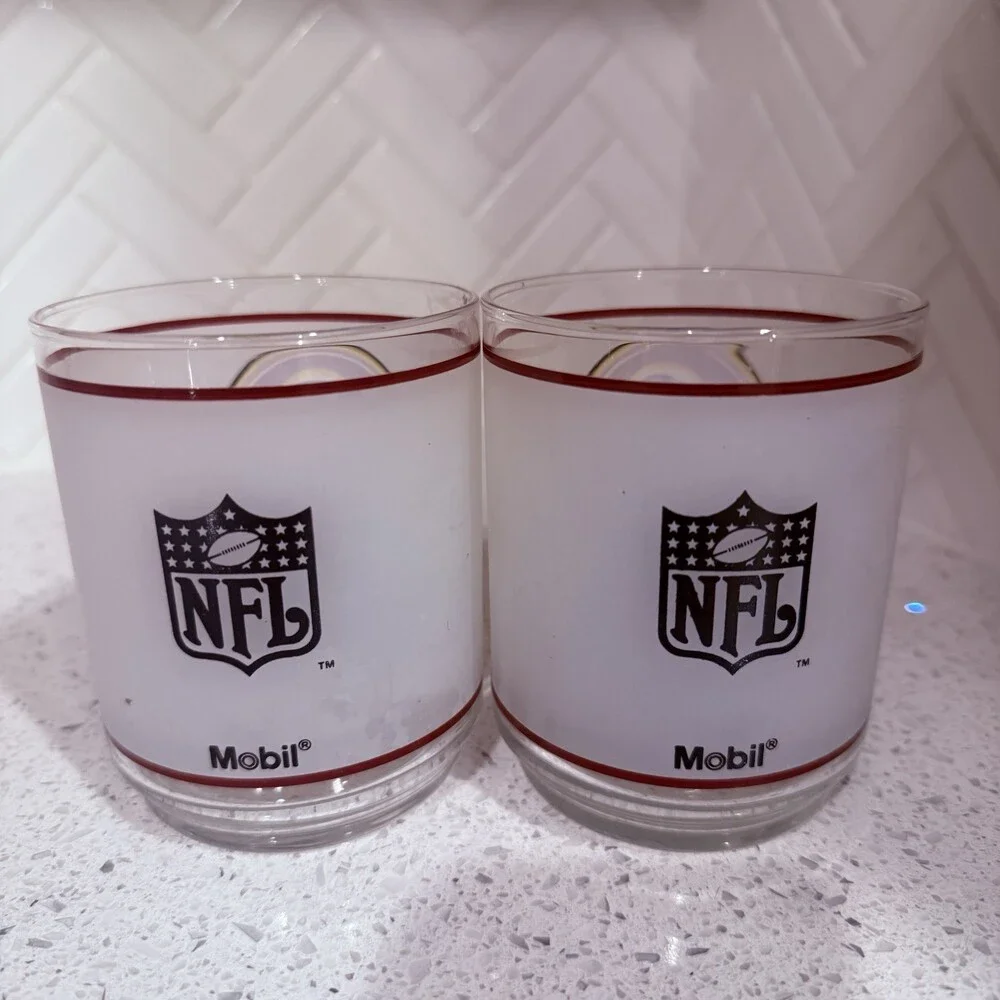 VINTAGE LOT OF TWO 1980'S MOBIL GAS WASHINGTON Commanders FROSTED NFL TUMBLER